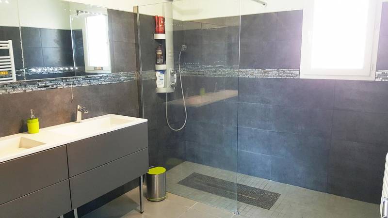 Création d'une douche à l'italienne à Aramon près de Montfrin.