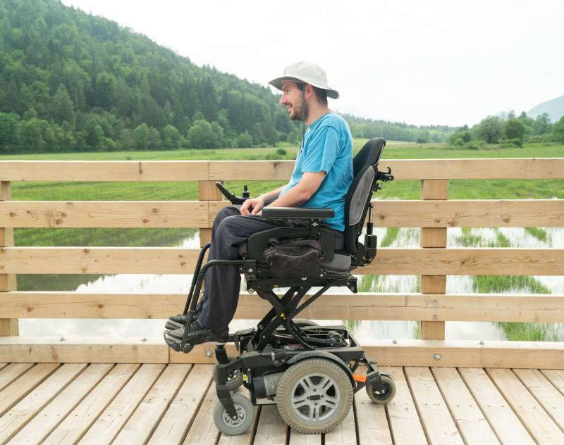 Fauteuil roulant électrique lift à Les Angles Villeneuve les Avignon