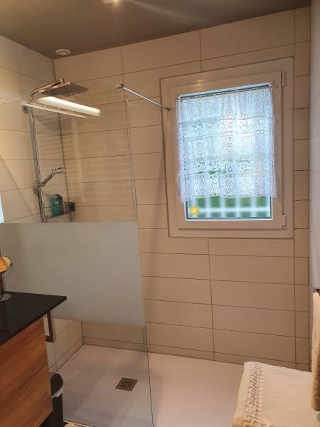 Douche à l'italienne receveur extra plat antidérapant Rochefort du Gard près Les Angles