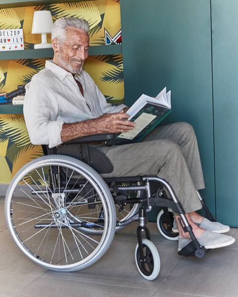 Fauteuil roulant manuel à Les Angles près d'Avignon